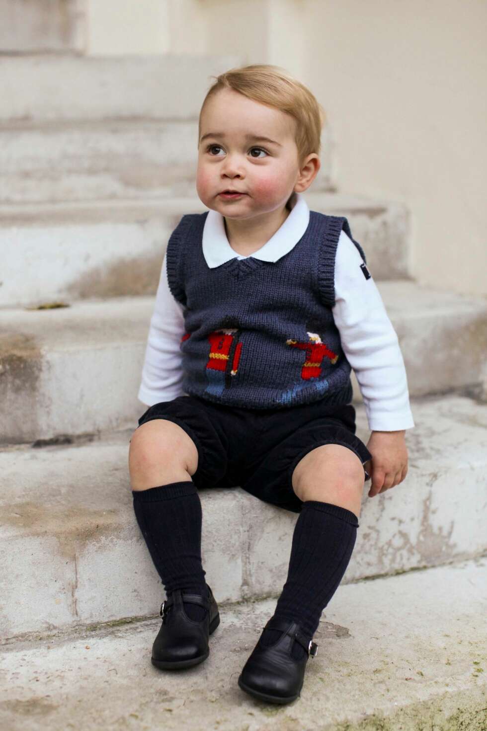 TRONARVING: Prins George er
nummer tre i arverekken ti tronen i Storbritannia, etter beste-far Charles og pappa William. TRONARVING: Prins George er
nummer tre i arverekken ti tronen i Storbritannia, etter beste-far Charles og pappa William.