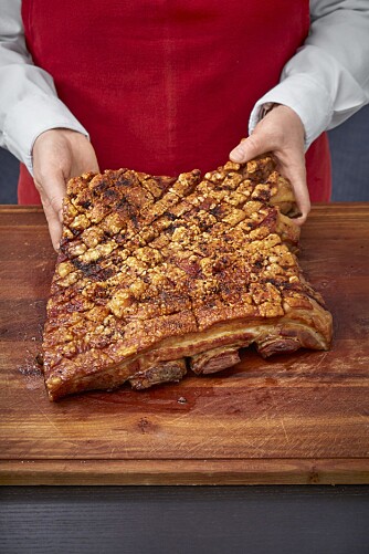 RIBBE (4–6 porsjoner):
2 kg tynnribbe eller familieribbe,
3 ts salt,
2 ts pepper,
ca. 2 dl vann RIBBE (4–6 porsjoner):
2 kg tynnribbe eller familieribbe,
3 ts salt,
2 ts pepper,
ca. 2 dl vann