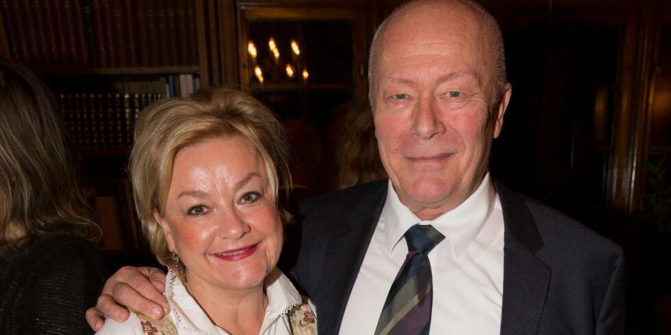 FRED OG RO: Anette Hoff og Nils Ole Oftebro skal nyte 2015. Her avbildet under utdelingen
av Nordens språkpris. FRED OG RO: Anette Hoff og Nils Ole Oftebro skal nyte 2015. Her avbildet under utdelingen
av Nordens språkpris.
