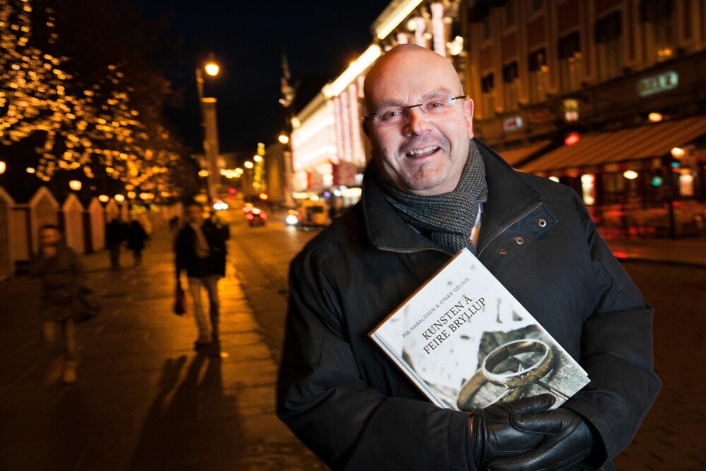 GODE RÅD: Einar Gelius deler sin visdom i sin nye bryllupsbok. – Man må ha noen felles. Jeg tror det er like viktig som det romantiske. Like barn leker best, sier presten. GODE RÅD: Einar Gelius deler sin visdom i sin nye bryllupsbok. – Man må ha noen felles. Jeg tror det er like viktig som det romantiske. Like barn leker best, sier presten.