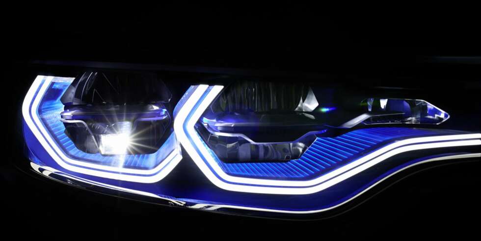 BLÅTT: Den blå fargen forteller andre sjåfører at her kommer en bileier som har råd til laserlys. FOTO: BMW BLÅTT: Den blå fargen forteller andre sjåfører at her kommer en bileier som har råd til laserlys. FOTO: BMW
