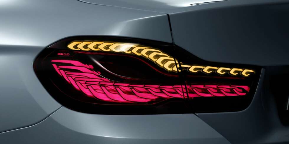 LED + O: OLED er det nye for baklysene. Med OLED sier BMW at de kan skape tredimensjonal effekt, og dessuten endre formen på lyset for eksempel med hastigheten. FOTO: BMW LED + O: OLED er det nye for baklysene. Med OLED sier BMW at de kan skape tredimensjonal effekt, og dessuten endre formen på lyset for eksempel med hastigheten. FOTO: BMW