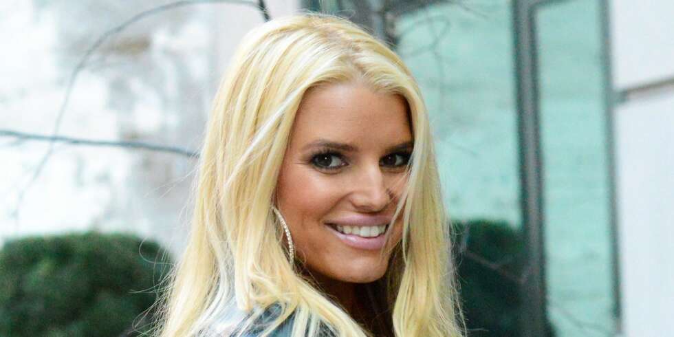 LITT FOR GYLLEN: Om vinteren er ikke solpudderet det sminkeproduktet man bør bruke mest av, tvert imot. Her kan det se ut Jessica Simpson har vært litt for ivrig med sminkekosten.. LITT FOR GYLLEN: Om vinteren er ikke solpudderet det sminkeproduktet man bør bruke mest av, tvert imot. Her kan det se ut Jessica Simpson har vært litt for ivrig med sminkekosten..