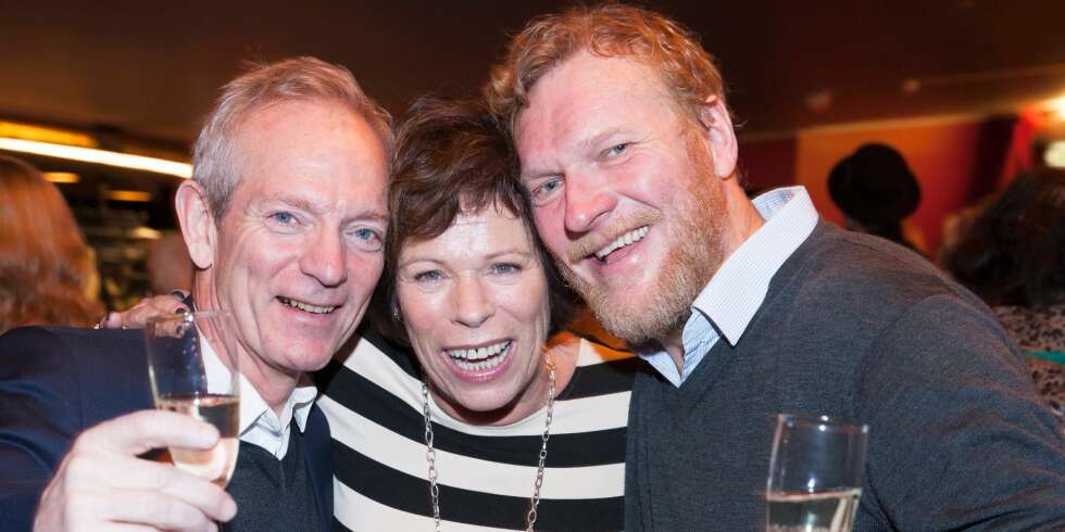 SKÅL FOR TYLDUM: Sven Nordin, hans kone Thorhild Strand og Petter Næss (t.v.) gleder seg over norsk Oscar-nominasjon. SKÅL FOR TYLDUM: Sven Nordin, hans kone Thorhild Strand og Petter Næss (t.v.) gleder seg over norsk Oscar-nominasjon.