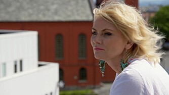 NRK: Mia Gundersen viste følelser i programmet "Hvem tror du at du er". NRK: Mia Gundersen viste følelser i programmet "Hvem tror du at du er".