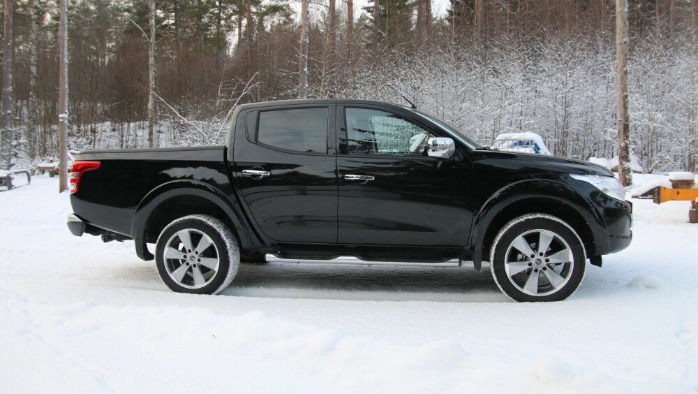 PRIS: L200 Double Cab toseter med øverste utstyrsnivå (Instyle+) og femtrinns automat, koster fra 365 300 kroner. PRIS: L200 Double Cab toseter med øverste utstyrsnivå (Instyle+) og femtrinns automat, koster fra 365 300 kroner.