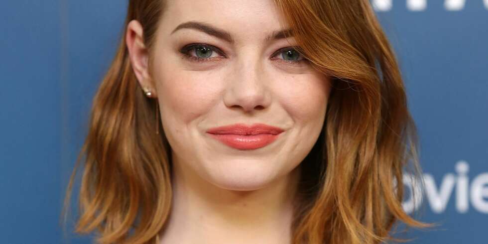 VINTERBLEK HUD: Skuespiller Emma Stone har en ganske lys hud, og vet godt hvordan den bør sminkes for et naturlig resultat. VINTERBLEK HUD: Skuespiller Emma Stone har en ganske lys hud, og vet godt hvordan den bør sminkes for et naturlig resultat.