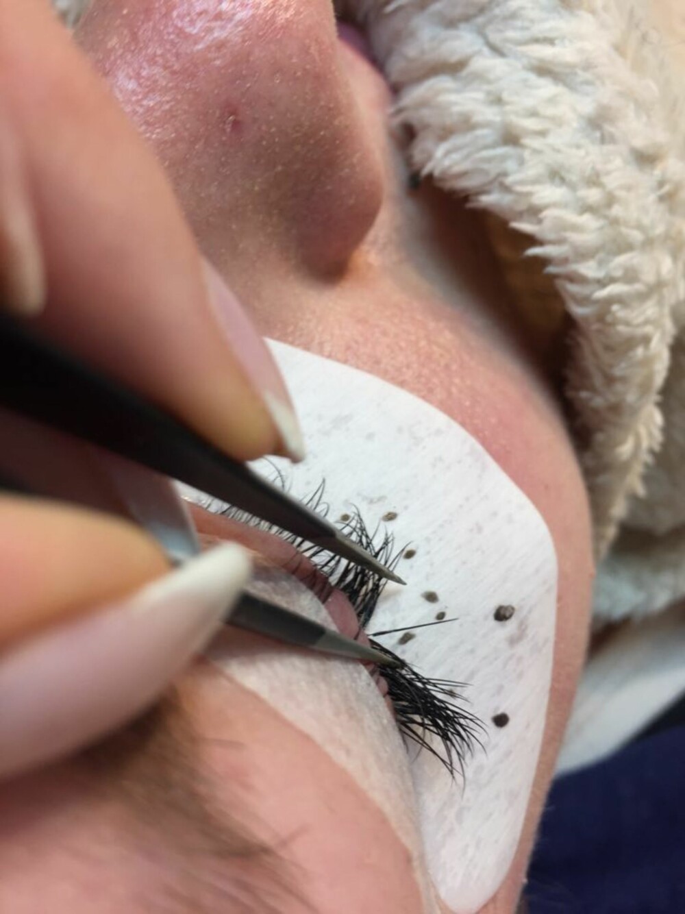 KLASSISKE: Bildet viser klassiske vippeextensions, der det er festet en falsk vipp per naturlige vipp. FOTO: Kasja Katarzyna Rozycka/Lashes by Kasja KLASSISKE: Bildet viser klassiske vippeextensions, der det er festet en falsk vipp per naturlige vipp. FOTO: Kasja Katarzyna Rozycka/Lashes by Kasja