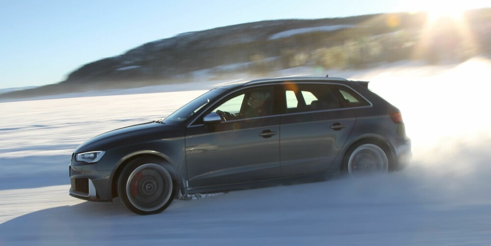 QUATTRO: Med firehjulsdrift er RS3 en sportsbil for norsk klima. Perfekt til isbanekjøring! QUATTRO: Med firehjulsdrift er RS3 en sportsbil for norsk klima. Perfekt til isbanekjøring!