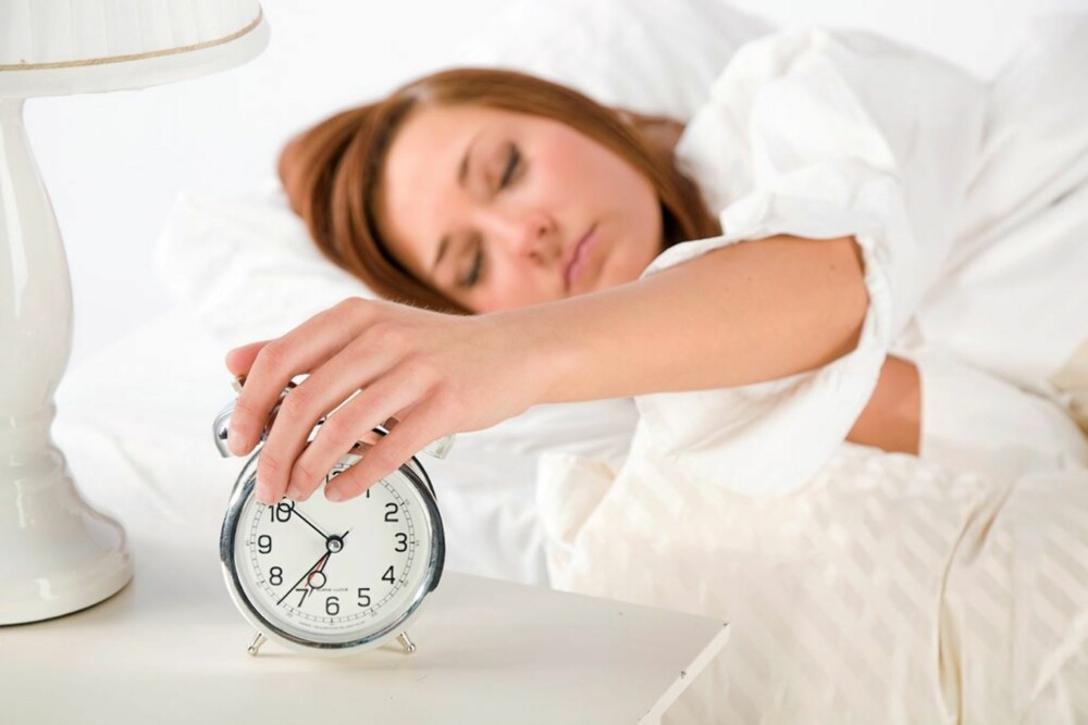 LIKE TRØTT MORGENEN ETTER: - Selv om du sover nok i mengde, kan du bli søvnig dersom kvaliteten på søvnen ikke er god nok. En god natts søvn har tilstrekkelig med dyp søvn, og er ikke oppstykket, sier søvnforsker og professor ved Universitetet i Bergen, Ståle Pallesen. LIKE TRØTT MORGENEN ETTER: - Selv om du sover nok i mengde, kan du bli søvnig dersom kvaliteten på søvnen ikke er god nok. En god natts søvn har tilstrekkelig med dyp søvn, og er ikke oppstykket, sier søvnforsker og professor ved Universitetet i Bergen, Ståle Pallesen.