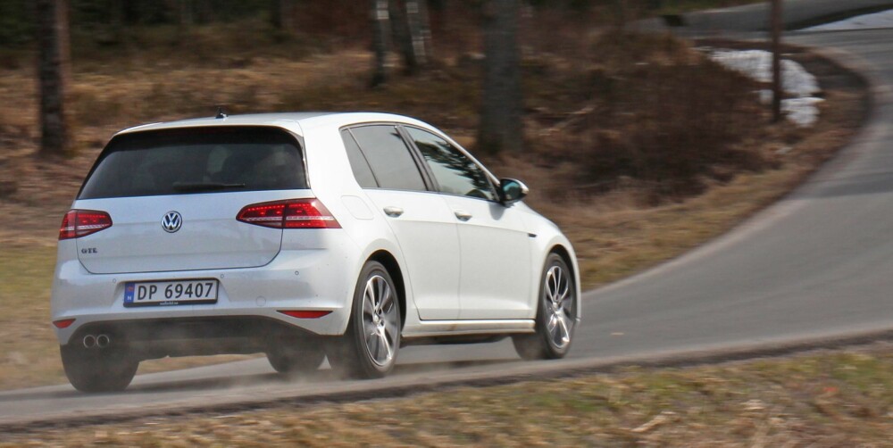 RASK OG GJERRIG: Golf GTE går som et uvær, men bruker lite, og kombinerer på den måten sport og miljø på en enestående måte. Målt snittforbruk: 0,45 l/mil. RASK OG GJERRIG: Golf GTE går som et uvær, men bruker lite, og kombinerer på den måten sport og miljø på en enestående måte. Målt snittforbruk: 0,45 l/mil.