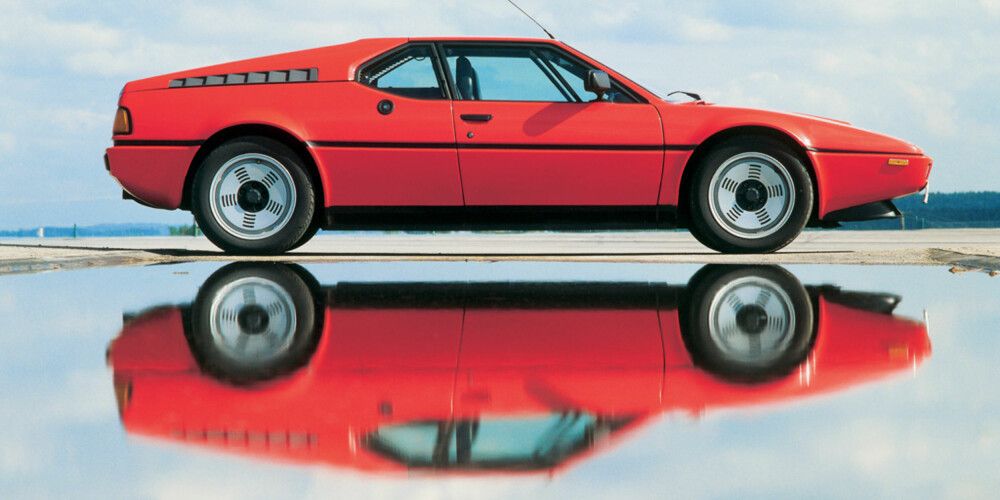 KJØREMASKIN: BMW M1 var utviklet for racing og modifisert for gatebruk; 1300 kilo, kun 4,36 meter lang og 1,14 meter høy, med avansert hjuloppheng og en heftig sekssylindret rekkemotor med racing-slektstavlen i orden. KJØREMASKIN: BMW M1 var utviklet for racing og modifisert for gatebruk; 1300 kilo, kun 4,36 meter lang og 1,14 meter høy, med avansert hjuloppheng og en heftig sekssylindret rekkemotor med racing-slektstavlen i orden.