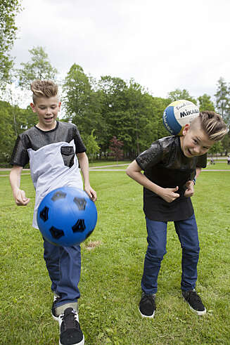 Fotballfrelst: Begge guttene spiller fotball hjemme i Trofors på fritiden, og Marcus kan fortelle at de har arvet ballfølelsen av pappa Kjell Erik. Fotballfrelst: Begge guttene spiller fotball hjemme i Trofors på fritiden, og Marcus kan fortelle at de har arvet ballfølelsen av pappa Kjell Erik.