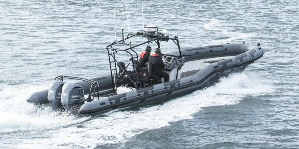 RIB: Dette er 10 meter lange "Leiftur" med 2x250 hk. Toppfarten er 40 knop. FOTO: Produsent RIB: Dette er 10 meter lange "Leiftur" med 2x250 hk. Toppfarten er 40 knop. FOTO: Produsent