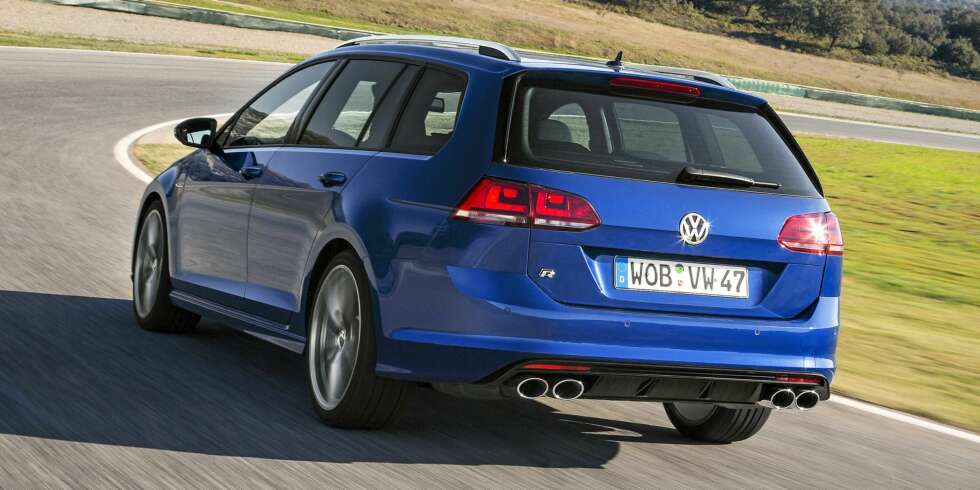 PRAKTISK: Her har du 300 hk, samt et bagasjerom som i normale utgaver av Golf stasjonsvogn. 605 liter bør betyr at både labrador og barnevogn får plass. FOTO: VW PRAKTISK: Her har du 300 hk, samt et bagasjerom som i normale utgaver av Golf stasjonsvogn. 605 liter bør betyr at både labrador og barnevogn får plass. FOTO: VW