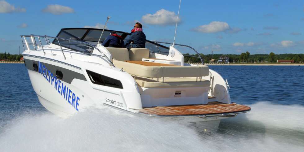 ALLSIDIG BÅT: En ny daycruiser fra Bavaria kombinerer stor uteplass med gode bomuligheter. ALLSIDIG BÅT: En ny daycruiser fra Bavaria kombinerer stor uteplass med gode bomuligheter.