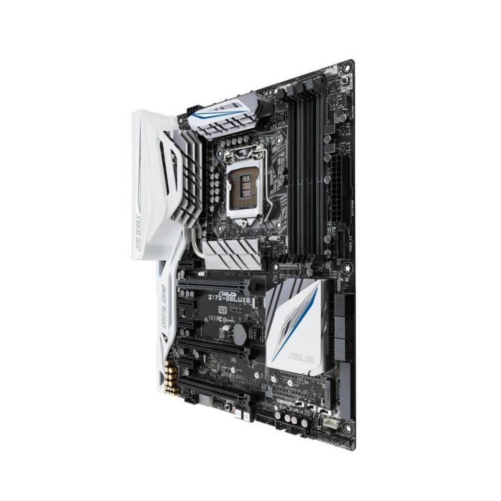 ALLE MULIGHETER: ASUS har utstyrt denne toppmodellen med alle SSD-tilkoblingsmuligheter du kan tenke deg, inkludert M.2, PCIe, SATA Express og U.2 Hyperkit-adapter - og selvfølgelig SATA3. ALLE MULIGHETER: ASUS har utstyrt denne toppmodellen med alle SSD-tilkoblingsmuligheter du kan tenke deg, inkludert M.2, PCIe, SATA Express og U.2 Hyperkit-adapter - og selvfølgelig SATA3.