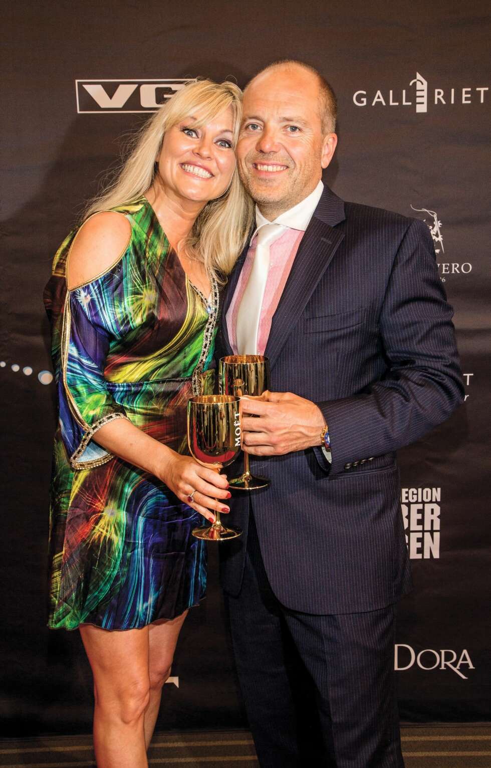 GIFTER SEG PÅ NYTT: – Det har vært helt fantastisk, og jeg er fortsatt dødsforelsket i mannen i mitt liv, sier Eli Kari om samlivet med ektemannen Tom Saxegaard. GIFTER SEG PÅ NYTT: – Det har vært helt fantastisk, og jeg er fortsatt dødsforelsket i mannen i mitt liv, sier Eli Kari om samlivet med ektemannen Tom Saxegaard.