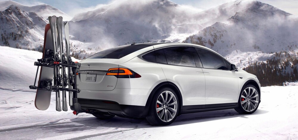 TESLA: Model X kan utstyres med et stativ bak som frakter sykler eller ski/snowboard. FOTO: Tesla TESLA: Model X kan utstyres med et stativ bak som frakter sykler eller ski/snowboard. FOTO: Tesla