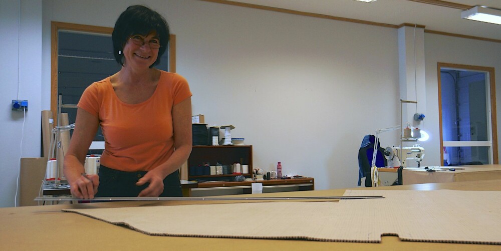 FORMSYR TREKK: Produktsjef Ramona Schultz i arbeid i produksjonsavdelingen. FORMSYR TREKK: Produktsjef Ramona Schultz i arbeid i produksjonsavdelingen.