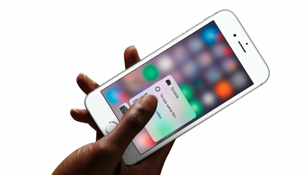 3D TOUCH: Skjermen er ikke bare berøringsfølsom, men også trykkfølsom. Det er den viktigste nyheten i iPhone 6s. 3D TOUCH: Skjermen er ikke bare berøringsfølsom, men også trykkfølsom. Det er den viktigste nyheten i iPhone 6s.