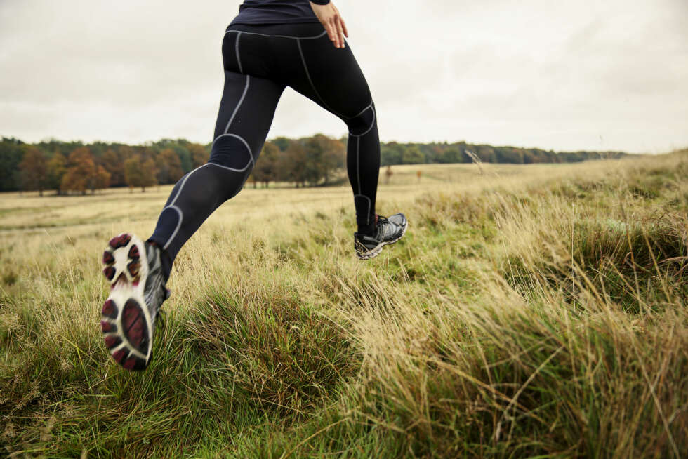 TIGHTS ER EN GOD INVESTERING: Topper kan vi kjøpe billig, men både tights og sports-BH-er er det verdt å investere litt i, ifølge Det Nye ShapeUps ekspert på treningstøy, Maren Haugeto. TIGHTS ER EN GOD INVESTERING: Topper kan vi kjøpe billig, men både tights og sports-BH-er er det verdt å investere litt i, ifølge Det Nye ShapeUps ekspert på treningstøy, Maren Haugeto.
