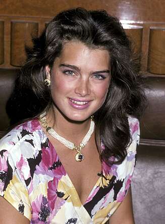 FYLDIGE BRYN: Skuespiller Brooke Shields sine tykke, fine øyenbryn ble verdensberømte på 80-tallet. FYLDIGE BRYN: Skuespiller Brooke Shields sine tykke, fine øyenbryn ble verdensberømte på 80-tallet.
