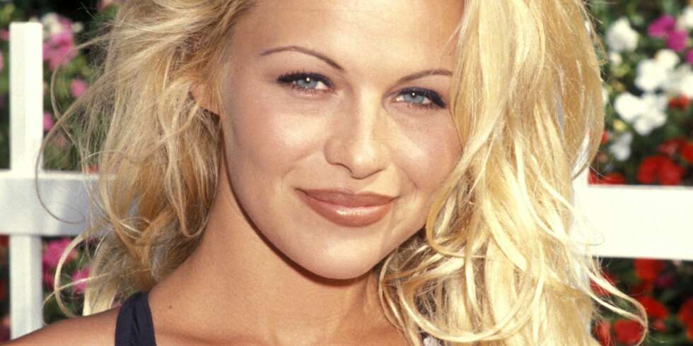 OVERNAPPEDE ØYENBRYN (f.v.): På 90-tallet gjorde mange som Pamela Anderson; nappet øyenbrynene sine i ihjel. Vi viser hvordan du bør nappe dem for å unngå dette. OVERNAPPEDE ØYENBRYN (f.v.): På 90-tallet gjorde mange som Pamela Anderson; nappet øyenbrynene sine i ihjel. Vi viser hvordan du bør nappe dem for å unngå dette.