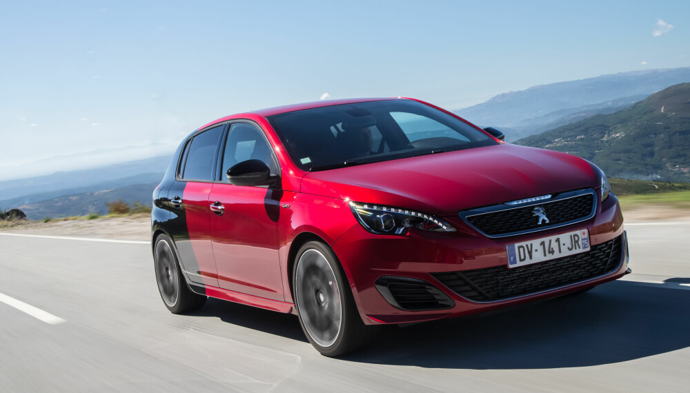 SPESIALFARGE: Det er kun 270-hesteren som kan bli levert med den todelte lakken Peugeot har valgt å kalle Coupe France. FOTO: Peugeot SPESIALFARGE: Det er kun 270-hesteren som kan bli levert med den todelte lakken Peugeot har valgt å kalle Coupe France. FOTO: Peugeot