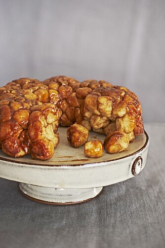 MONKEYBREAD: Er du glad i kanelboller, er dette oppskriften for deg! Trill små boller, pensle med smør og rull dem i sukker og kanel. Mmmmm.... MONKEYBREAD: Er du glad i kanelboller, er dette oppskriften for deg! Trill små boller, pensle med smør og rull dem i sukker og kanel. Mmmmm....