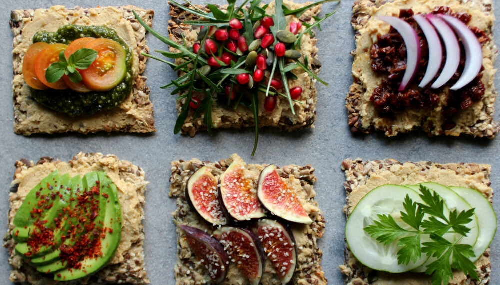KNEKKEBRØD: Hjemmelaget knekkebrød med hummus er både sunt og smaker himmelsk godt. KNEKKEBRØD: Hjemmelaget knekkebrød med hummus er både sunt og smaker himmelsk godt.