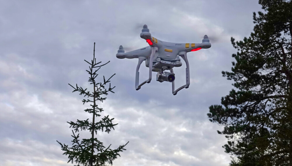 DRONE: Quad-koptere med kamera, såkalte droner, har blitt populære både blant amatører og profesjonelle. DRONE: Quad-koptere med kamera, såkalte droner, har blitt populære både blant amatører og profesjonelle.