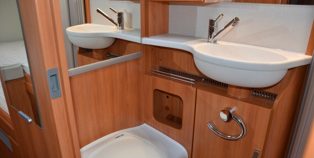 LEKKERT: Badet er lekkert, og har separat dusj. LEKKERT: Badet er lekkert, og har separat dusj.
