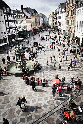 AMAGERTORV: Kanskje du vil nyte en kaffe på Cafe Europa eller Cafe Norden? AMAGERTORV: Kanskje du vil nyte en kaffe på Cafe Europa eller Cafe Norden?