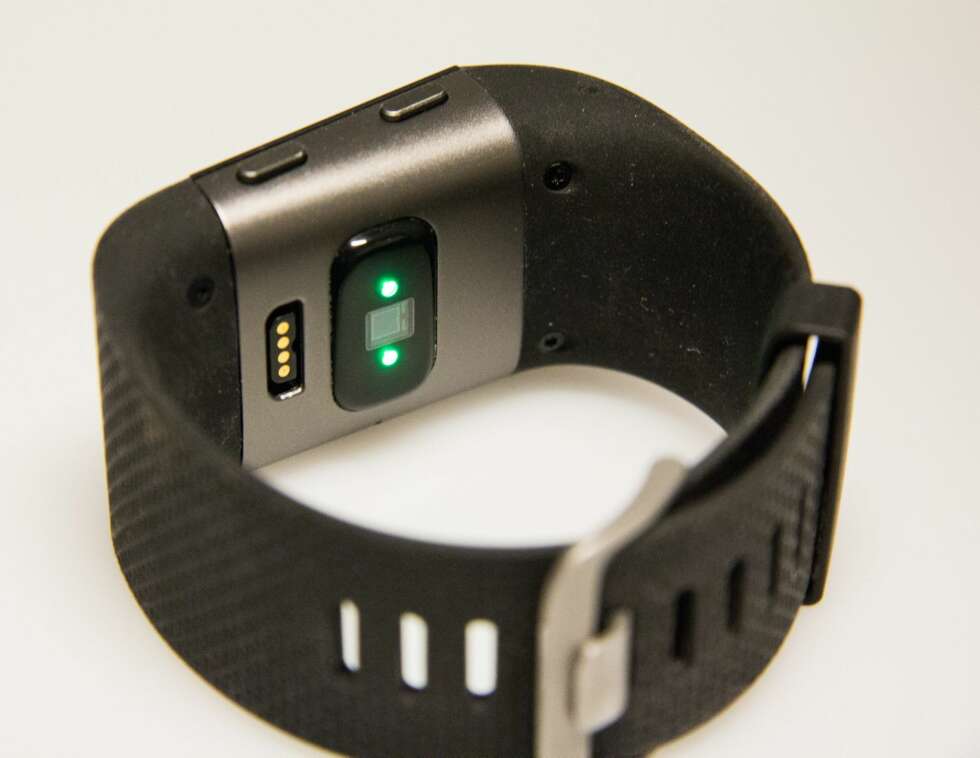 PULSMÅLER: Vi har testet pulsmåleren på Fitbit Surge. Den har sine svakheter, men bidrar samtidig til bevisthet rundt pulssoner. PULSMÅLER: Vi har testet pulsmåleren på Fitbit Surge. Den har sine svakheter, men bidrar samtidig til bevisthet rundt pulssoner.