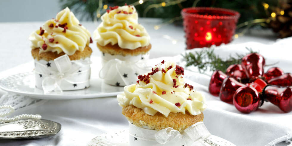 JULEKOS: Når Anita ønsker seg ekstra julete muffins, knuser hun noen pepperkaker og drysser over kremtoppingen. JULEKOS: Når Anita ønsker seg ekstra julete muffins, knuser hun noen pepperkaker og drysser over kremtoppingen.