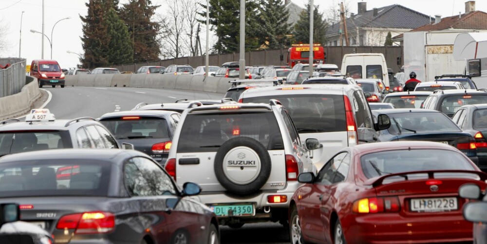 UNNGÅ DETTE: Hvis du sjekker trafikken før du reiser, kan du minimere tiden du må stå i kø. UNNGÅ DETTE: Hvis du sjekker trafikken før du reiser, kan du minimere tiden du må stå i kø.