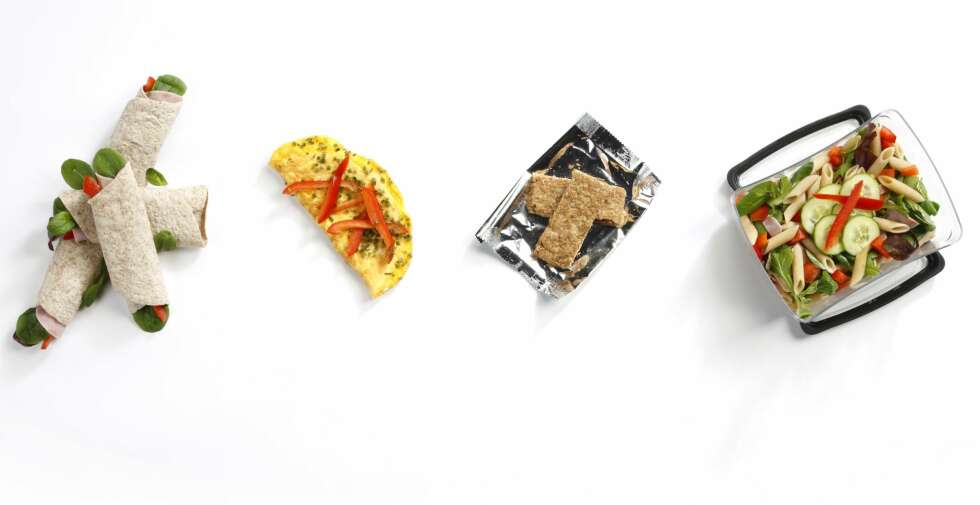 BRUK RESTENE FRA GÅRSDAGENS MIDDAG: Fyll wraps med middagsrester, stek en kjapp omelett, ta med en proteinbar eller bruk pastarestene fra igår. BRUK RESTENE FRA GÅRSDAGENS MIDDAG: Fyll wraps med middagsrester, stek en kjapp omelett, ta med en proteinbar eller bruk pastarestene fra igår.