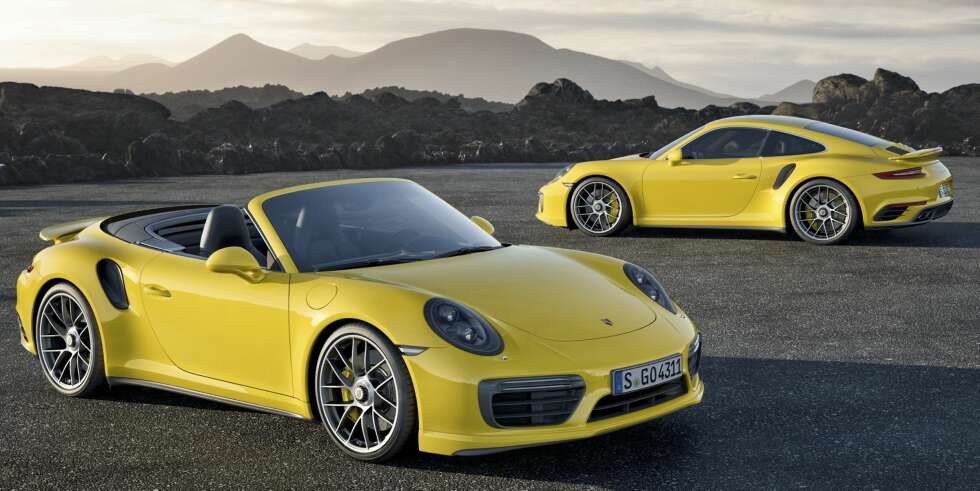 SPREK GAMLING: Porsche 911 har for lengst rundet femti, men er sprekere enn noen gang. Turbomodellen som lanseres i 2016 kommer både som kupé og som kabriolet. SPREK GAMLING: Porsche 911 har for lengst rundet femti, men er sprekere enn noen gang. Turbomodellen som lanseres i 2016 kommer både som kupé og som kabriolet.