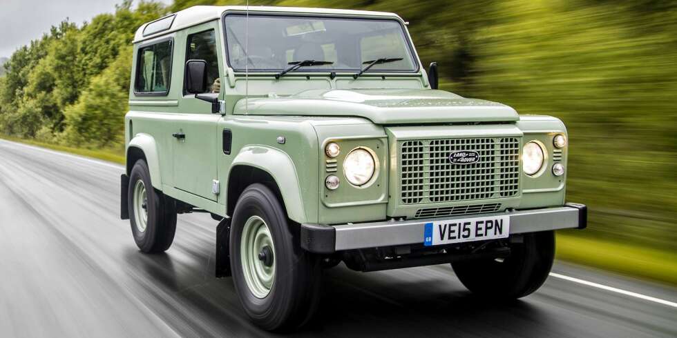 LAND ROVER: Et langt kapittel i Land Rovers historie forsvinner når produksjonen av denne typen Defender avsluttes. FOTO: Produsent LAND ROVER: Et langt kapittel i Land Rovers historie forsvinner når produksjonen av denne typen Defender avsluttes. FOTO: Produsent