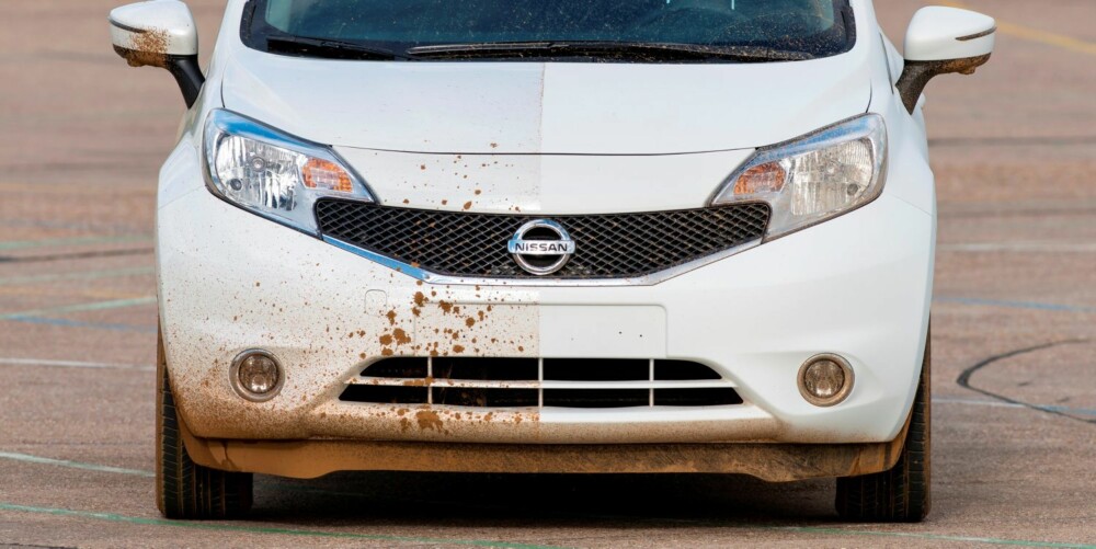 NANO: Nissan har startet testing av en ny lakkteknologi. Dette betyr at du kanskje aldri behøver å vaske bilen din igjen, eller i hvert fall mye sjeldnere, ifølge Nissan. NANO: Nissan har startet testing av en ny lakkteknologi. Dette betyr at du kanskje aldri behøver å vaske bilen din igjen, eller i hvert fall mye sjeldnere, ifølge Nissan.