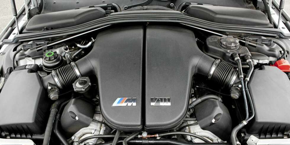 V10: BMW E60 M5. V10: BMW E60 M5.