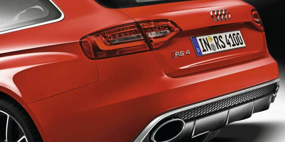 UBESKJEDENT: Stylingen avslører at denne Audi-en ikke er A4. Alle foto: Produsent UBESKJEDENT: Stylingen avslører at denne Audi-en ikke er A4. Alle foto: Produsent