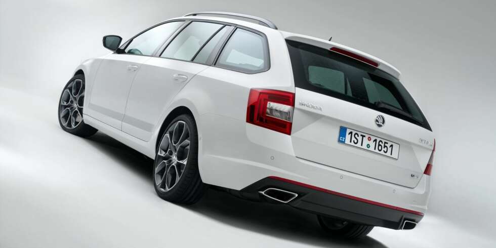 RASKERE: RS-versjonen av Octavia har like god bagasjeplass som sine mer ordinære søsken, altså 610 liter. FOTO: Skoda RASKERE: RS-versjonen av Octavia har like god bagasjeplass som sine mer ordinære søsken, altså 610 liter. FOTO: Skoda