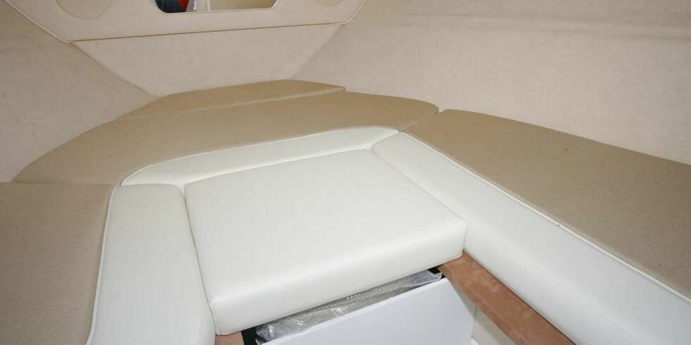 GOD PLASS: Kabinene er bred og rommelig. Porta-potti inngår i standardutstyret. FOTO: Petter Handeland GOD PLASS: Kabinene er bred og rommelig. Porta-potti inngår i standardutstyret. FOTO: Petter Handeland