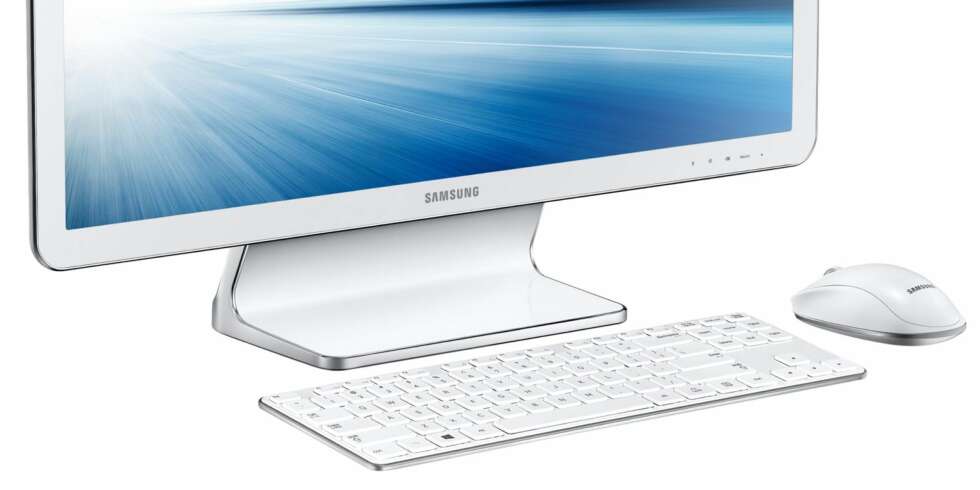 Samsung Ativ One 5 tar seg bra ut på skrivebordet, men hemmes av en snurredisk på 5400 omdreininger i minuttet. Samsung Ativ One 5 tar seg bra ut på skrivebordet, men hemmes av en snurredisk på 5400 omdreininger i minuttet.