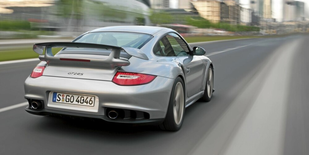 EKSTREMT RASK: Porsche GT" RS trives like godt på Autobahn som på Ringen. Med 620 hester og 700 Nm er den sykt rask, og har balanse som en linedanser. EKSTREMT RASK: Porsche GT" RS trives like godt på Autobahn som på Ringen. Med 620 hester og 700 Nm er den sykt rask, og har balanse som en linedanser.