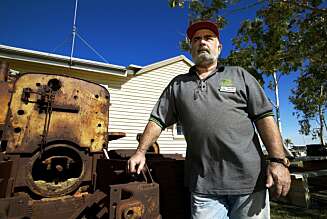 Frank Thomas fra Burketown i Queensland innrømmer at det kan være en utfordring å bo i ødemarken - særlig under regntiden. Derfor har han et sommerhus lenger sør, i staten Victoria. Frank Thomas fra Burketown i Queensland innrømmer at det kan være en utfordring å bo i ødemarken - særlig under regntiden. Derfor har han et sommerhus lenger sør, i staten Victoria.