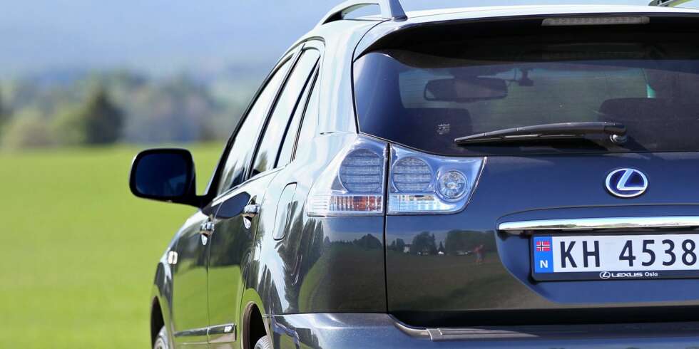 MEST POPULÆR: 61 000 bileiere har talt: Den mest populære bruktbilen som er førstegangsregistrert fra 2007-2009 er premium-SUV-en Lexus RX. Her en RX 400h. MEST POPULÆR: 61 000 bileiere har talt: Den mest populære bruktbilen som er førstegangsregistrert fra 2007-2009 er premium-SUV-en Lexus RX. Her en RX 400h.