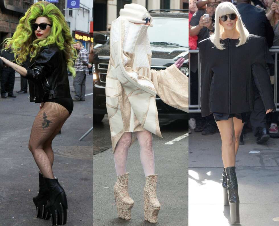 SKYHØYE HÆLER: Lady Gaga er kanskje dronningen av skyhøye hæler. Mon tro om hun er klar over fotplagene hun kan få ved å gå med dem? Og for ikke å snakke om sjansene for å falle? SKYHØYE HÆLER: Lady Gaga er kanskje dronningen av skyhøye hæler. Mon tro om hun er klar over fotplagene hun kan få ved å gå med dem? Og for ikke å snakke om sjansene for å falle?